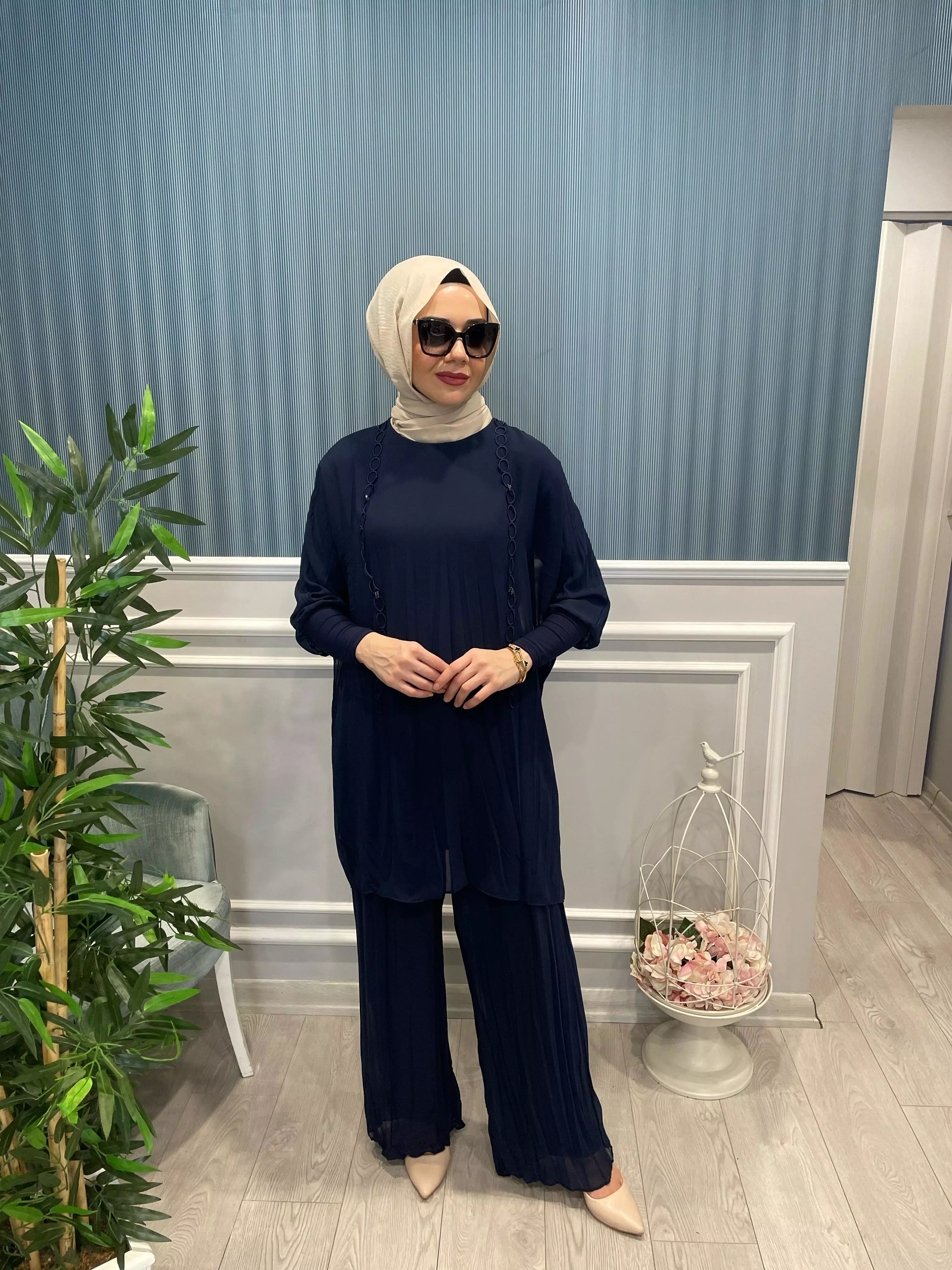 KOLU%20SANDY%20DETAYLI%20ZİNCİR%20HALKA%20İŞLEMELİ%20KRAŞLI%20PANTOLONLU%20TAKIM
