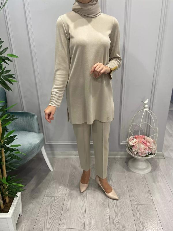 YAKASI%20VE%20BİLEĞİ%20BEKLETME%20DETAYLI%20TUNİK