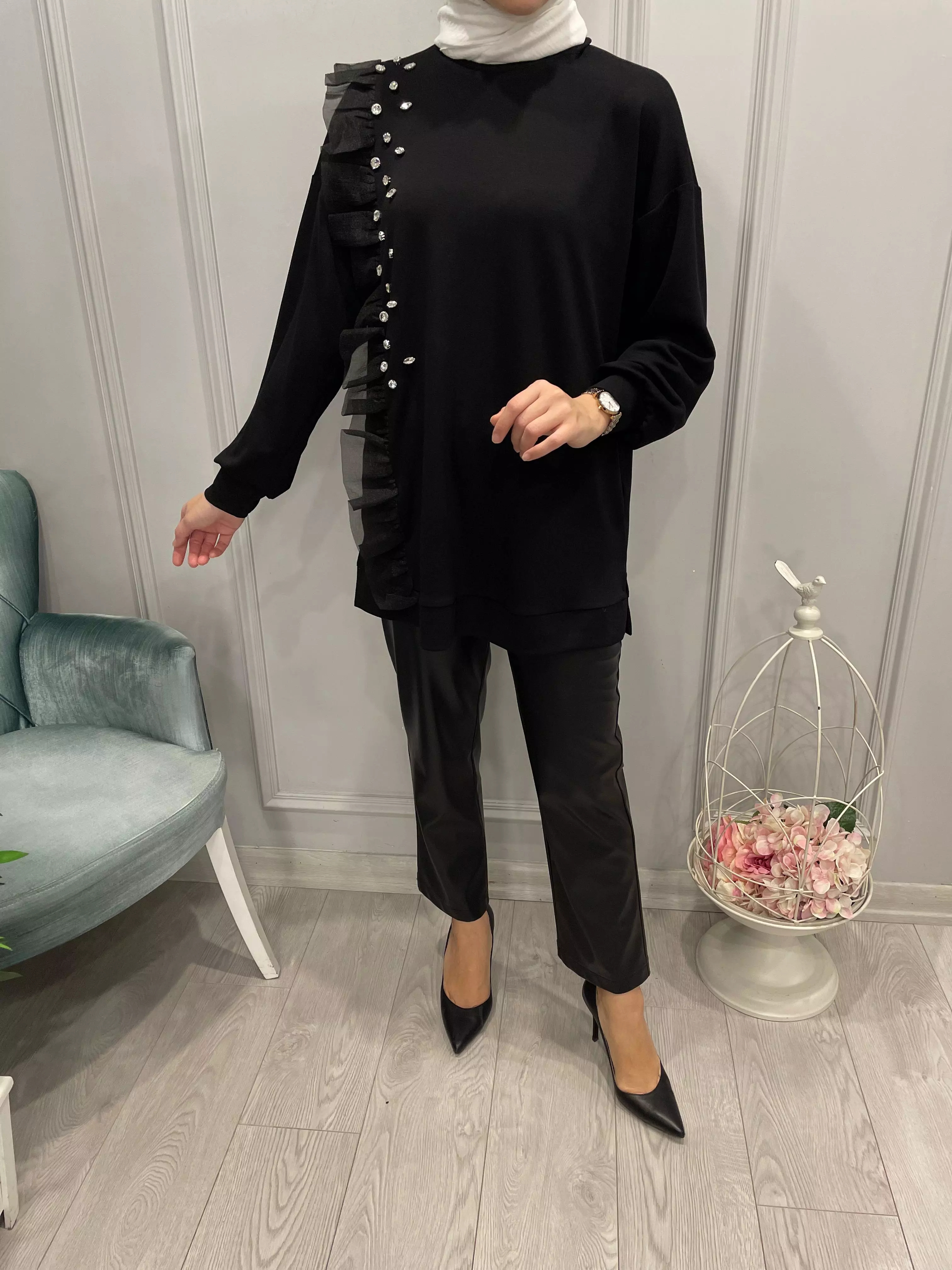 ÖNÜ%20FIRFIRLI%20TAŞLI%20SWEAT