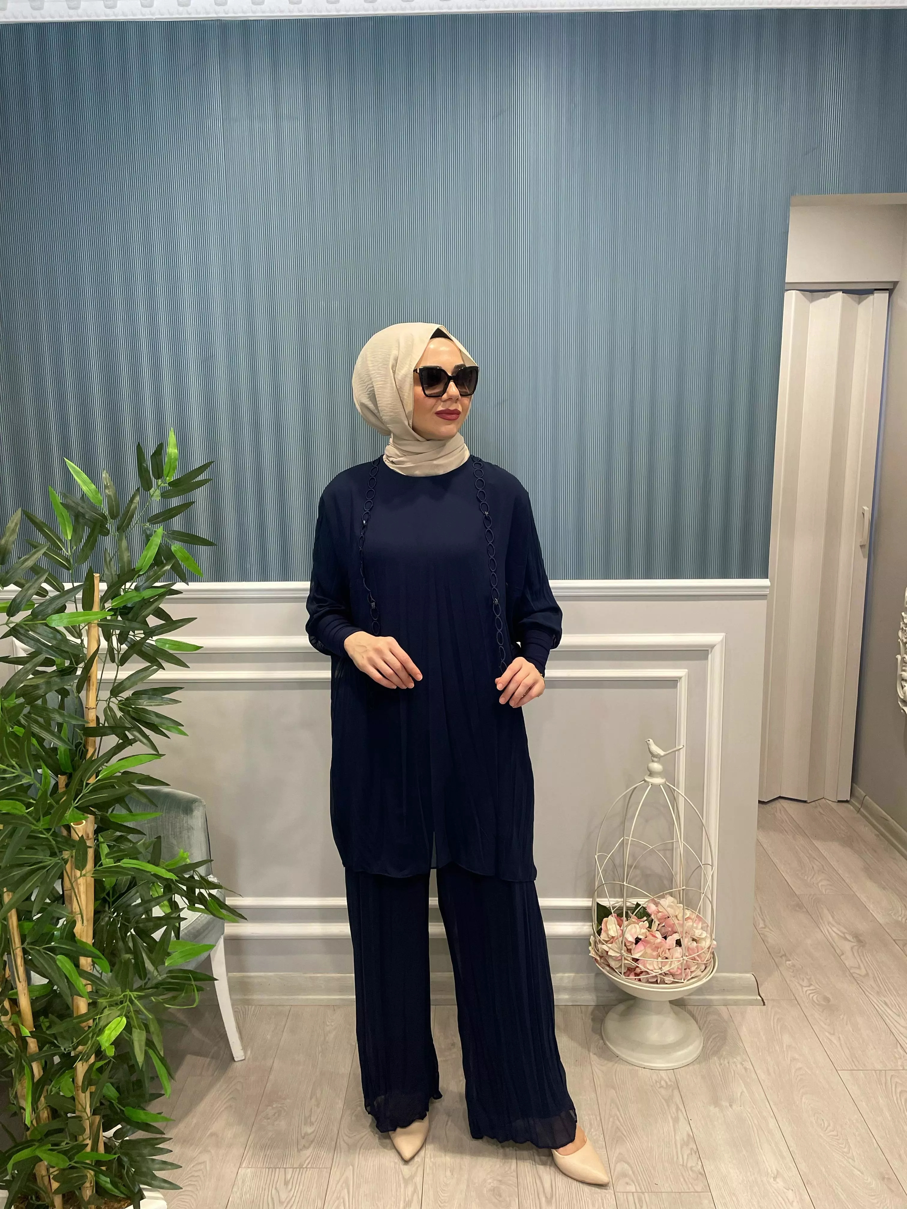 KOLU%20SANDY%20DETAYLI%20ZİNCİR%20HALKA%20İŞLEMELİ%20KRAŞLI%20PANTOLONLU%20TAKIM
