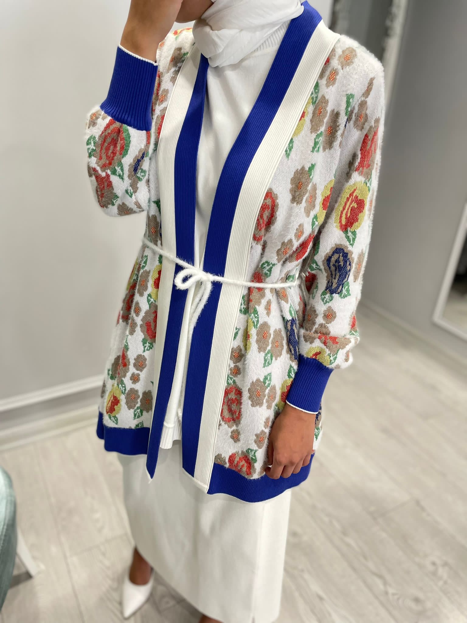 DESENLİ%20HIRKA%20BEYAZ